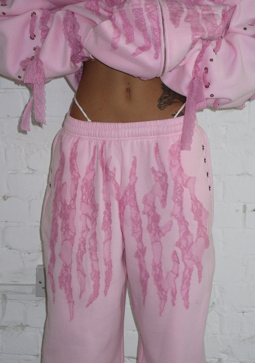 BAD ROMANCE LACE RIBBON OVERSIZED SWEATPANTS BABY PINK - Image 4