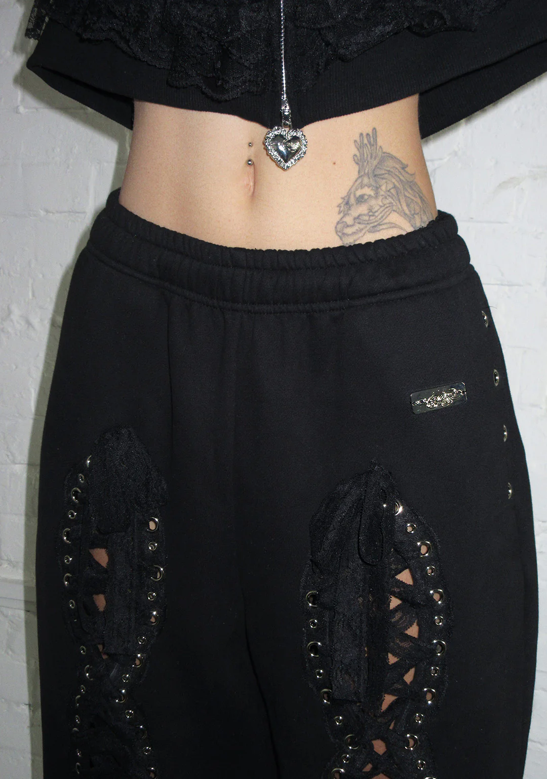 BAD ROMANCE LACE RIBBON OVERSIZED SWEATPANTS BLACK - Image 4