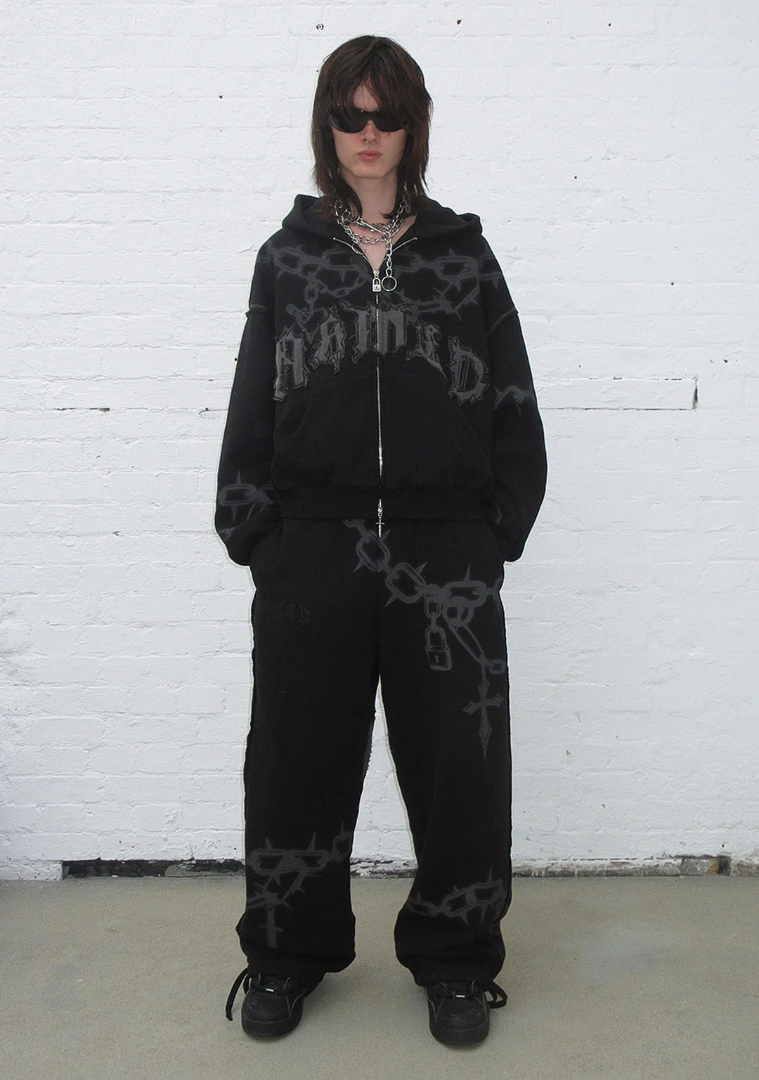 CHAINS OVERSIZED SWEATPANTS BLACK - Image 2