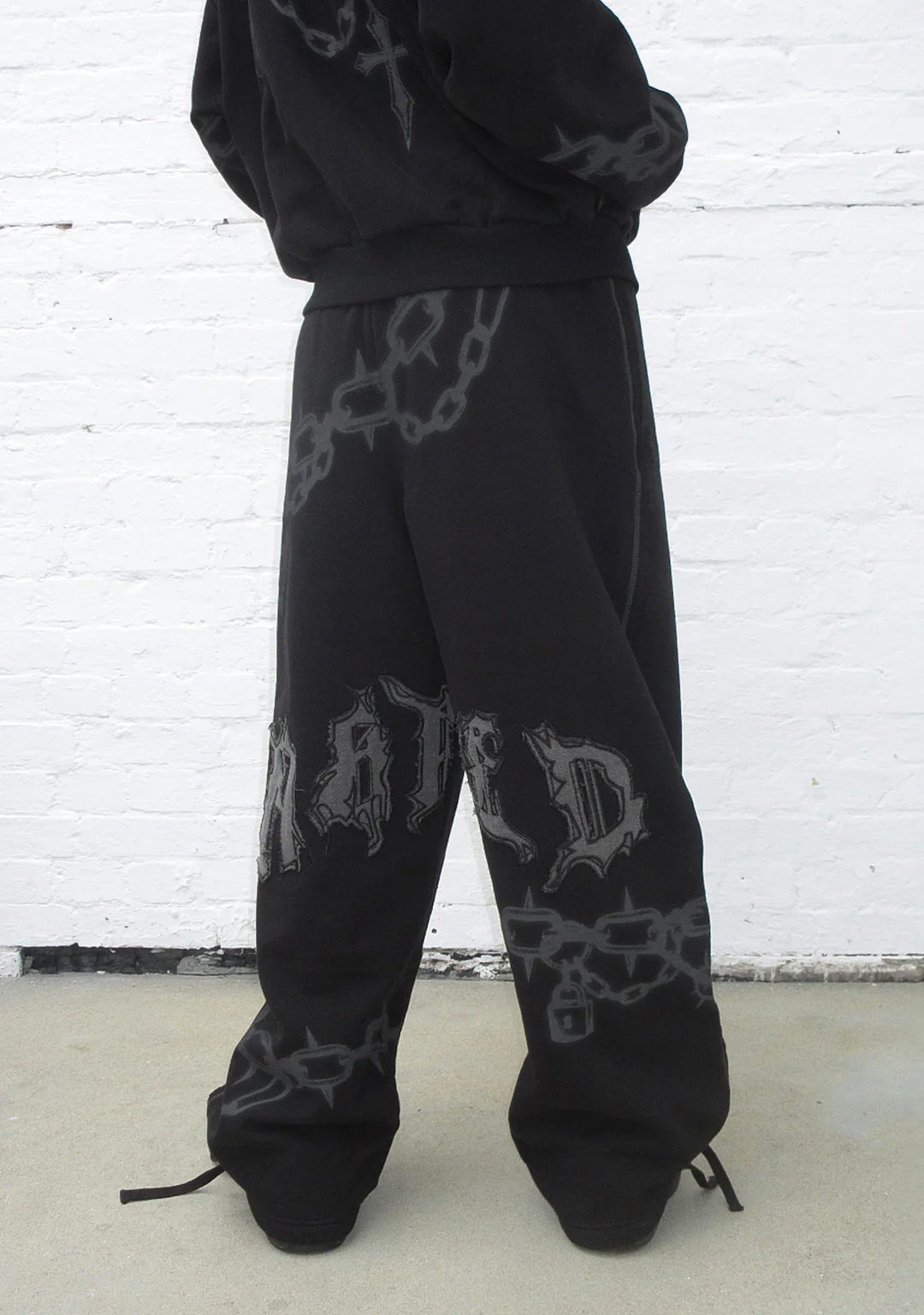 CHAINS OVERSIZED SWEATPANTS BLACK - Image 3