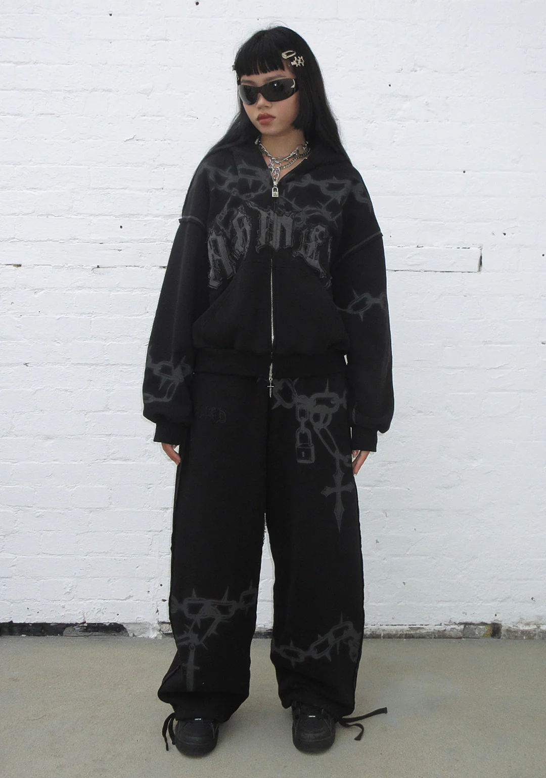 CHAINS OVERSIZED SWEATPANTS BLACK - Image 4