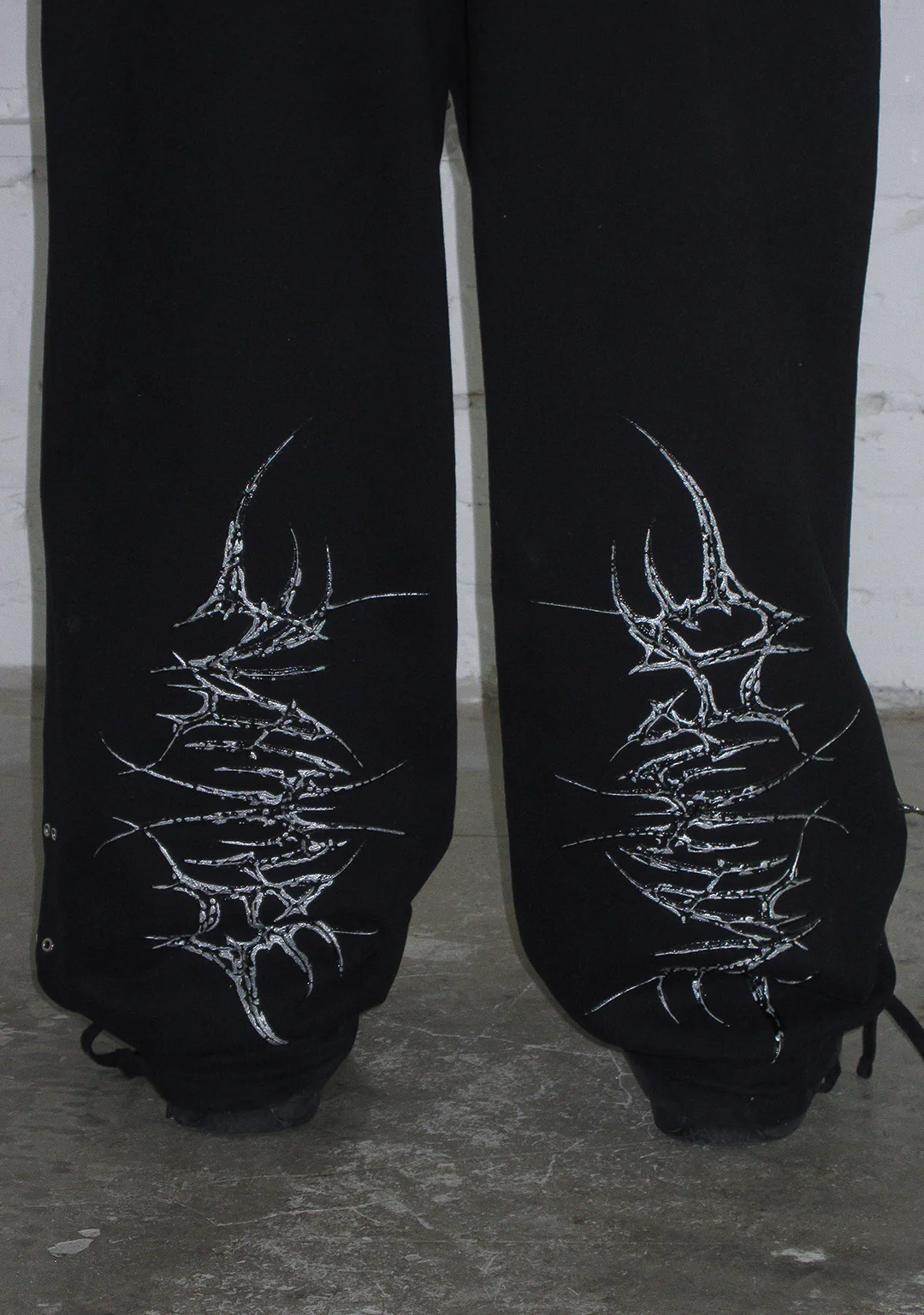 DESTROY CHROME PIERCED OVERSIZED SWEATPANTS BLACK - Image 5
