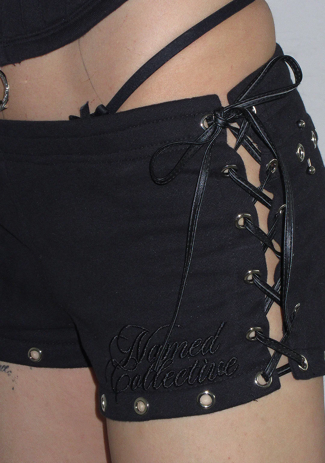 DESTROY PIERCED CORSET MICRO HOTPANT SHORTS BLACK - Image 3
