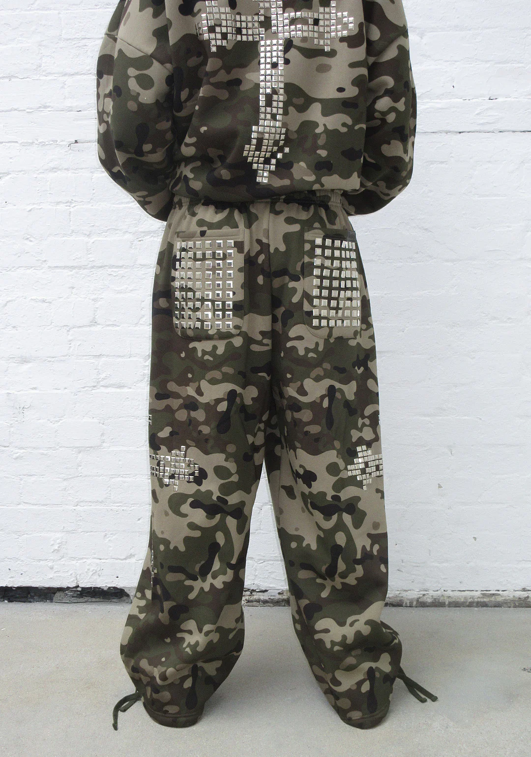 FAITHFUL STUDDED OVERSIZED SWEATPANTS CAMO - Image 3