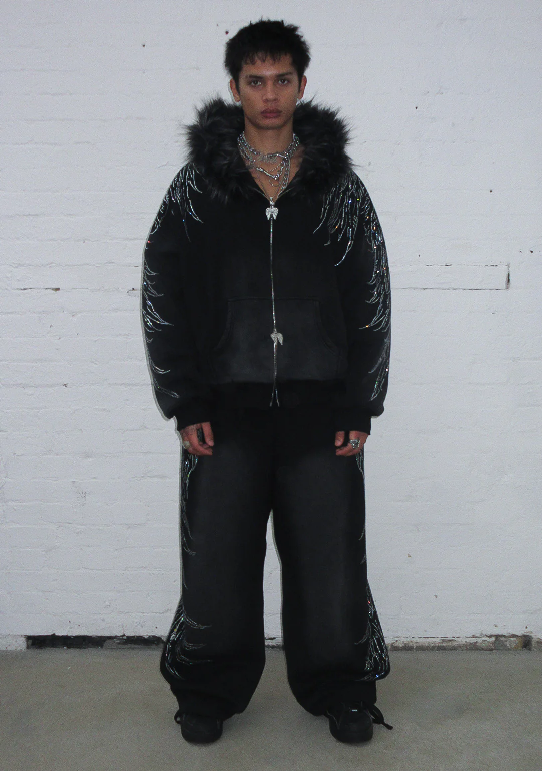 FALLEN RHINESTONE OVERSIZED SWEATPANTS WASHED BLACK - Image 4