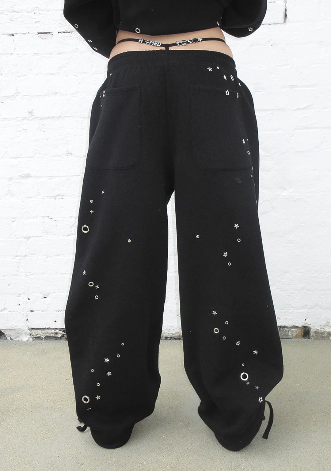 GLITCH EYELET OVERSIZED SWEATPANTS BLACK - Image 4