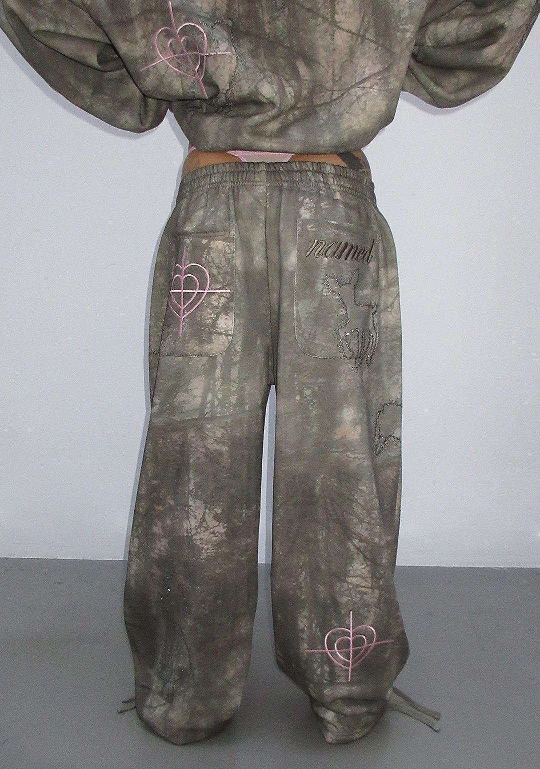 LOVESTRUCK RHINESTONE OVERSIZED SWEATPANTS CAMO - Image 4