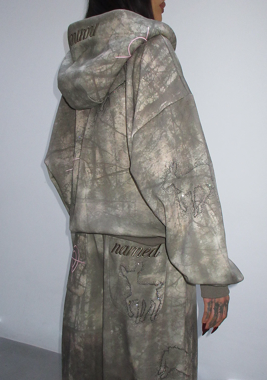 LOVESTRUCK RHINESTONE OVERSIZED SWEATPANTS CAMO - Image 5