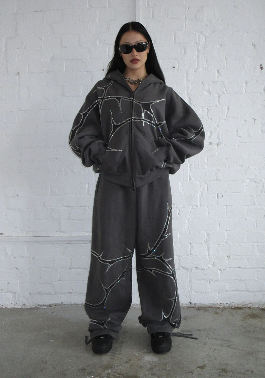 THORN RHINESTONE SWEATPANTS CHARCOAL - Image 2